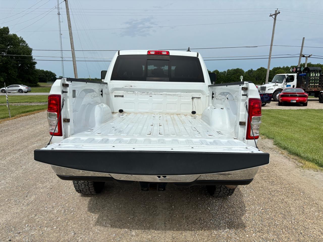 RAM 2500 Tradesman 4x4 Crew Cab 6'4" Box 2021