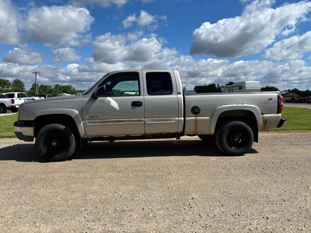Chevrolet Silverado 2500 Ext Cab 143.5" WB C6P 4WD LS 2004