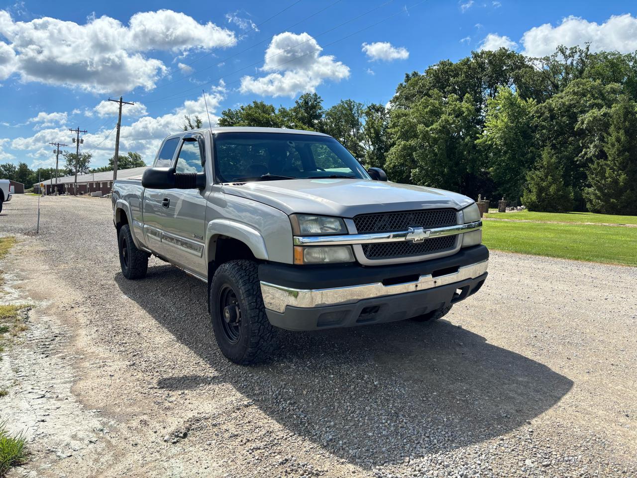 Chevrolet Silverado 2500 Ext Cab 143.5" WB C6P 4WD LS 2004