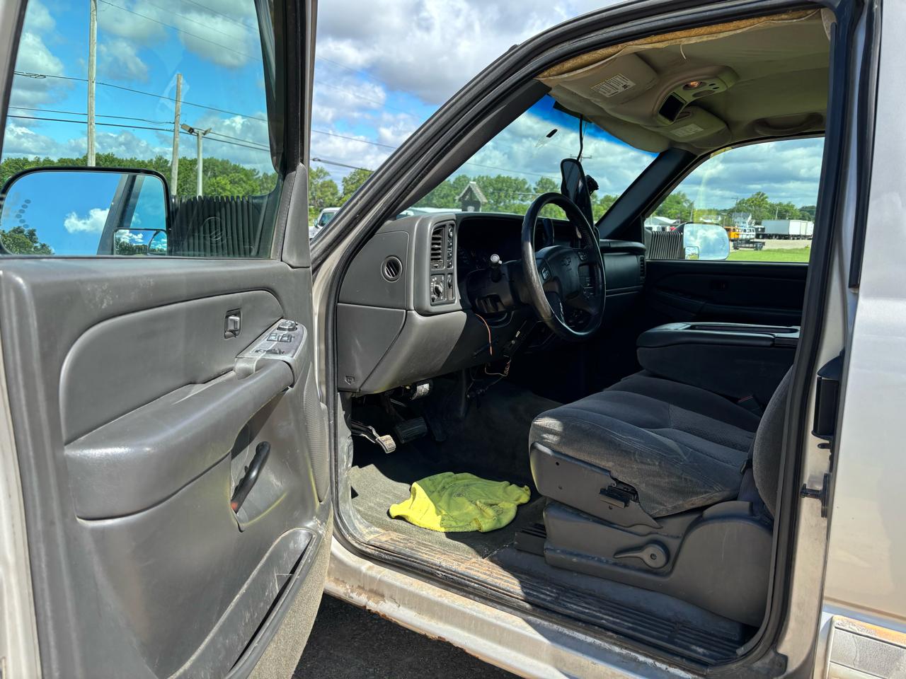 Chevrolet Silverado 2500 Ext Cab 143.5" WB C6P 4WD LS 2004