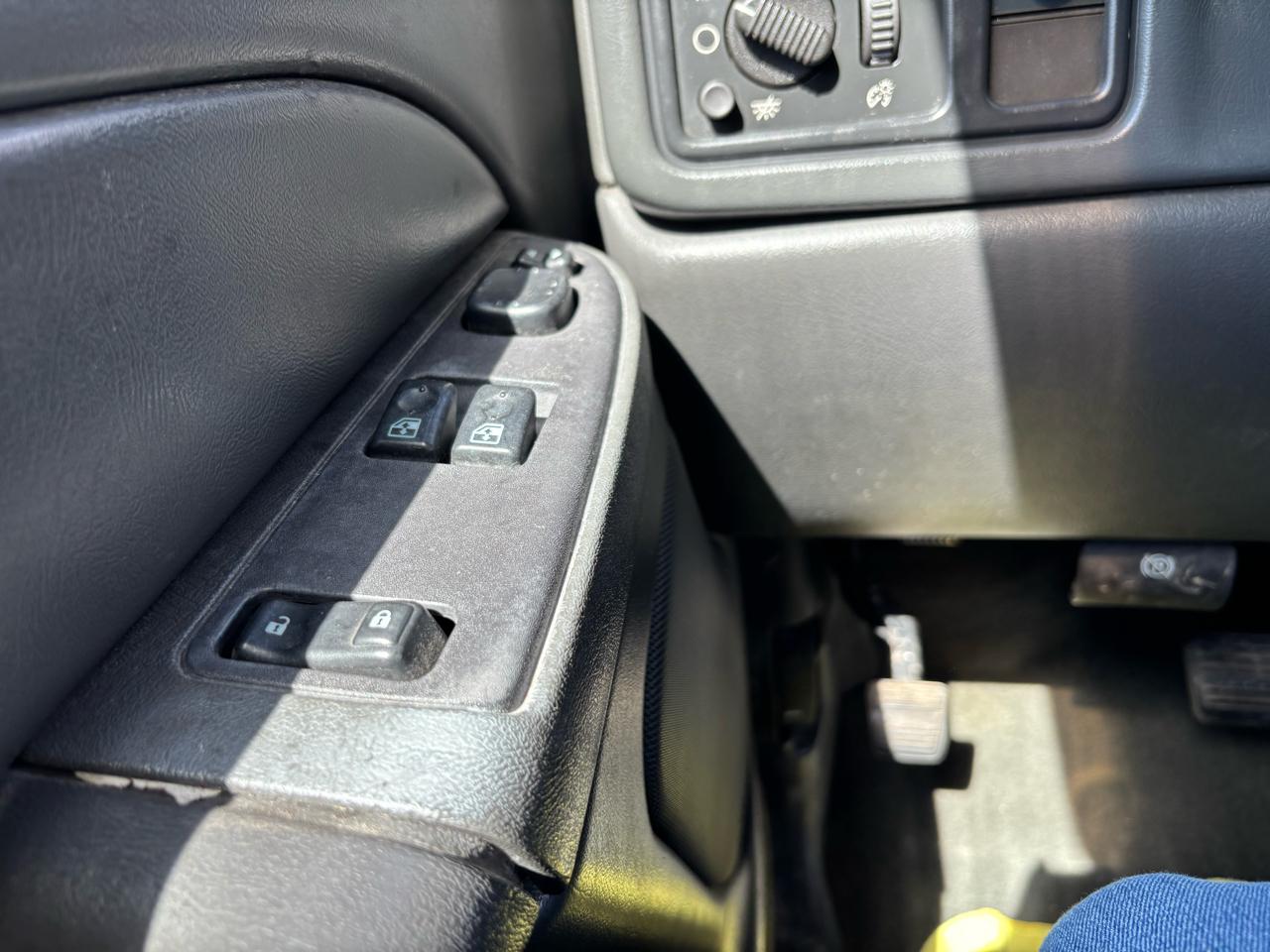 Chevrolet Silverado 2500 Ext Cab 143.5" WB C6P 4WD LS 2004