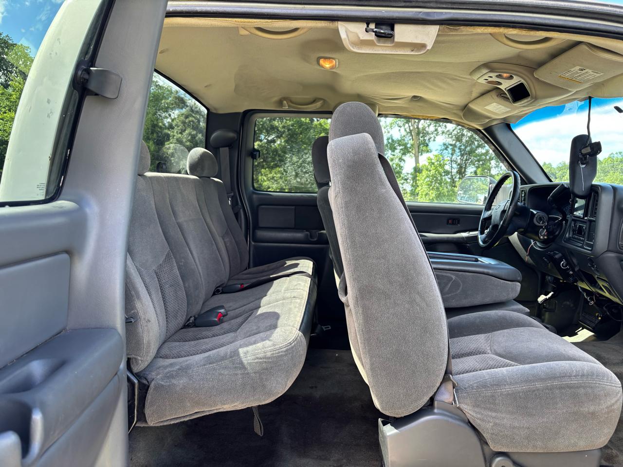 Chevrolet Silverado 2500 Ext Cab 143.5" WB C6P 4WD LS 2004