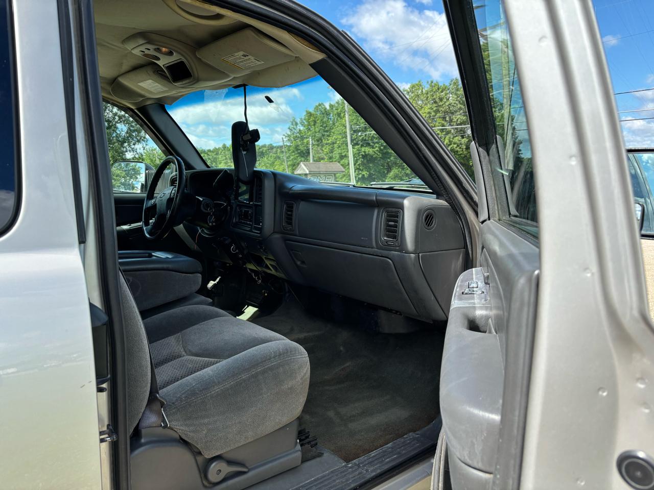 Chevrolet Silverado 2500 Ext Cab 143.5" WB C6P 4WD LS 2004