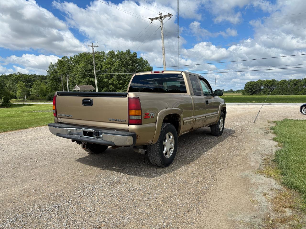 Chevrolet Silverado 1500 3dr Ext Cab 143.5" WB 4WD LS 2000