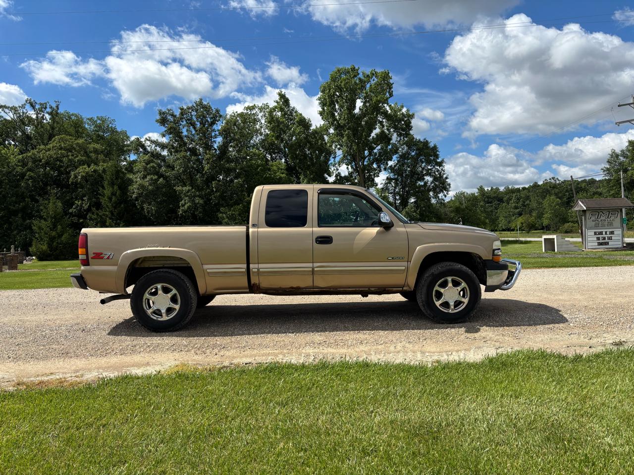 Chevrolet Silverado 1500 3dr Ext Cab 143.5" WB 4WD LS 2000