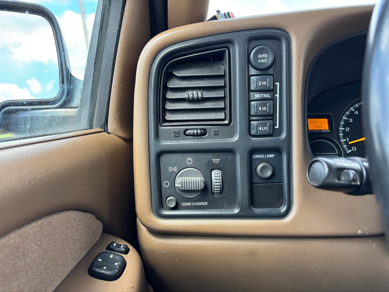 Chevrolet Silverado 1500 3dr Ext Cab 143.5" WB 4WD LS 2000