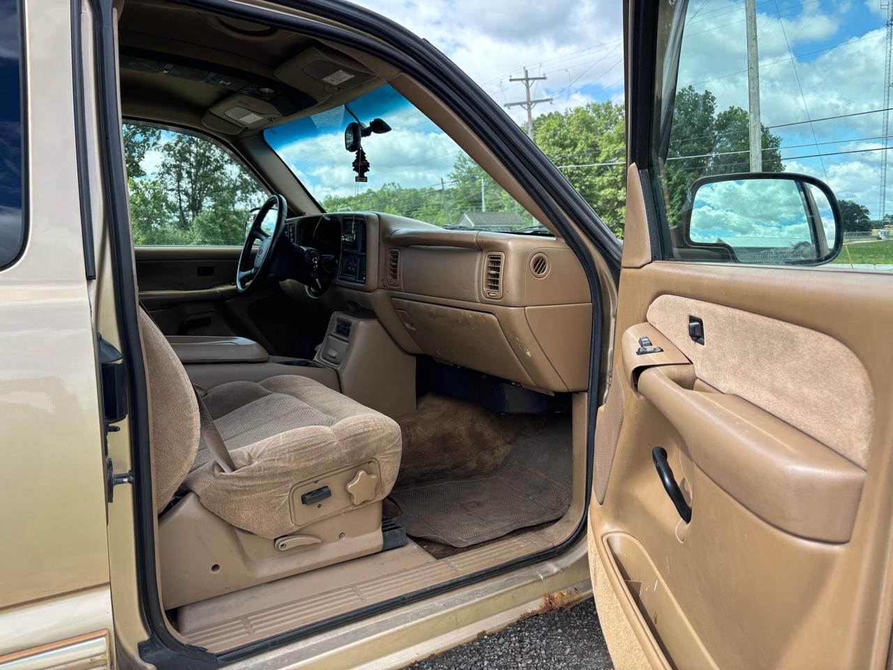 Chevrolet Silverado 1500 3dr Ext Cab 143.5" WB 4WD LS 2000