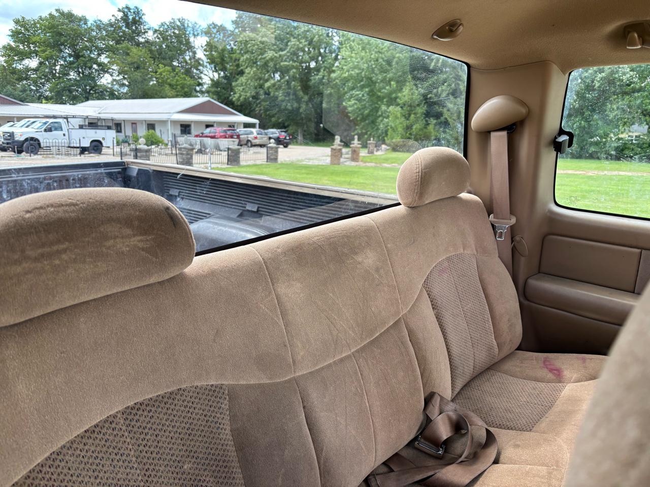 Chevrolet Silverado 1500 3dr Ext Cab 143.5" WB 4WD LS 2000