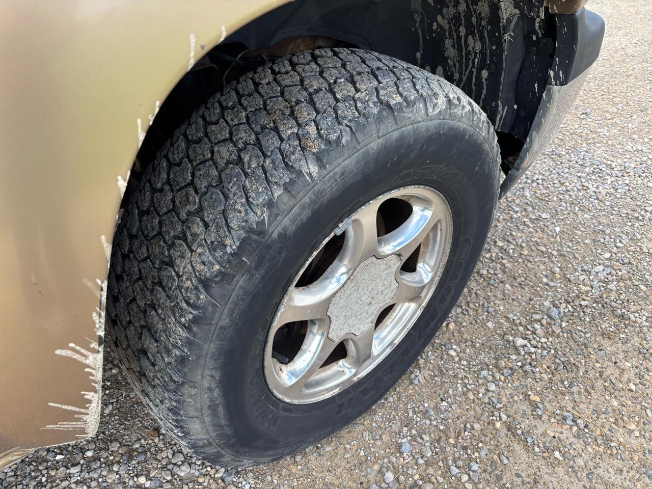 Chevrolet Silverado 1500 3dr Ext Cab 143.5" WB 4WD LS 2000