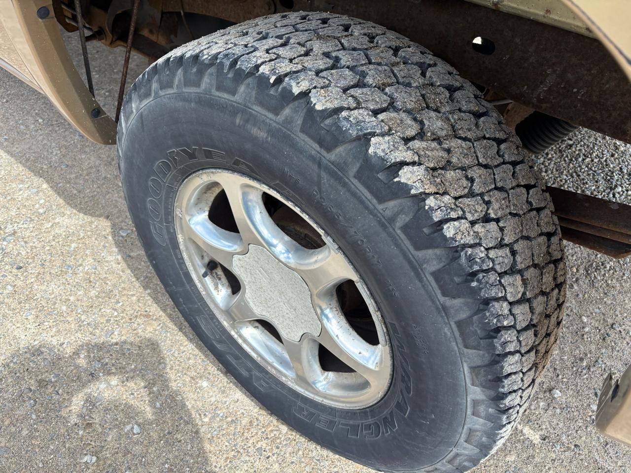 Chevrolet Silverado 1500 3dr Ext Cab 143.5" WB 4WD LS 2000