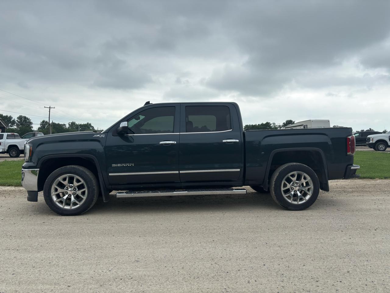 GMC Sierra 1500 4WD Crew Cab 143.5" SLT 2017