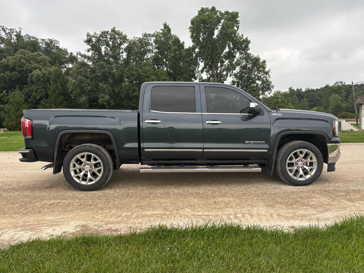 GMC Sierra 1500 4WD Crew Cab 143.5" SLT 2017