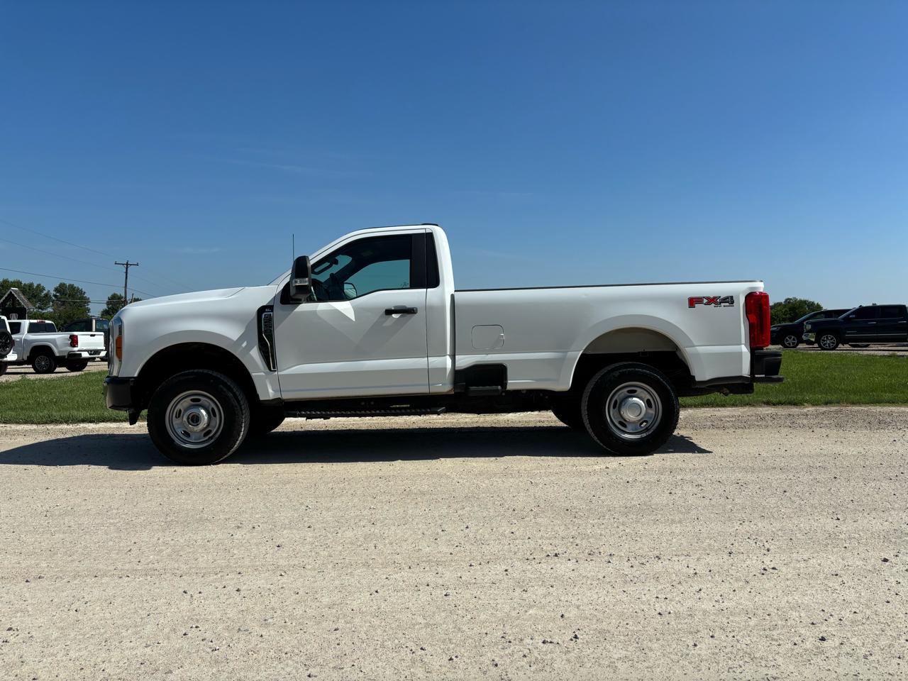 Ford Super Duty F-250 SRW XL 4WD Reg Cab 8' Box 2023