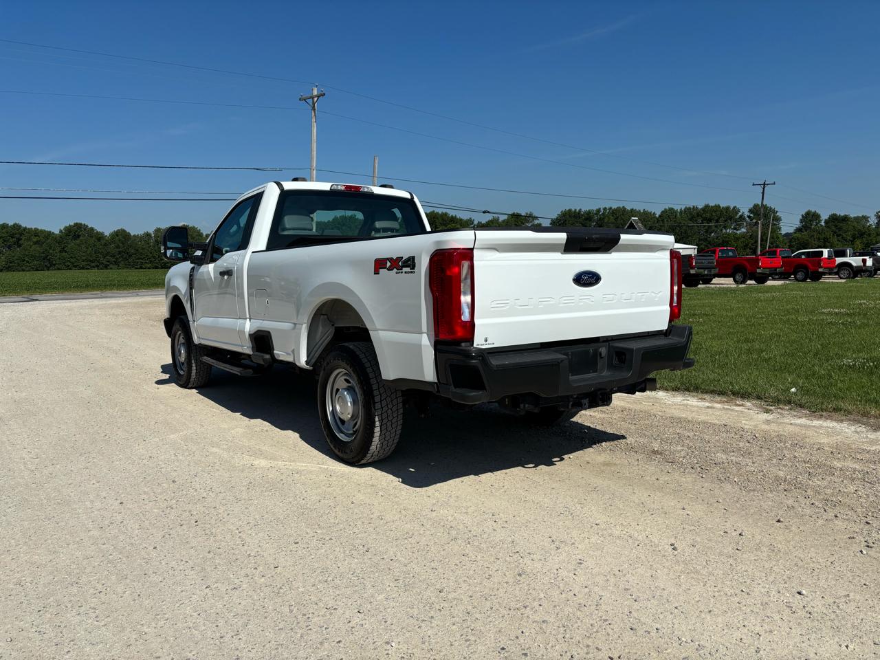 Ford Super Duty F-250 SRW XL 4WD Reg Cab 8' Box 2023