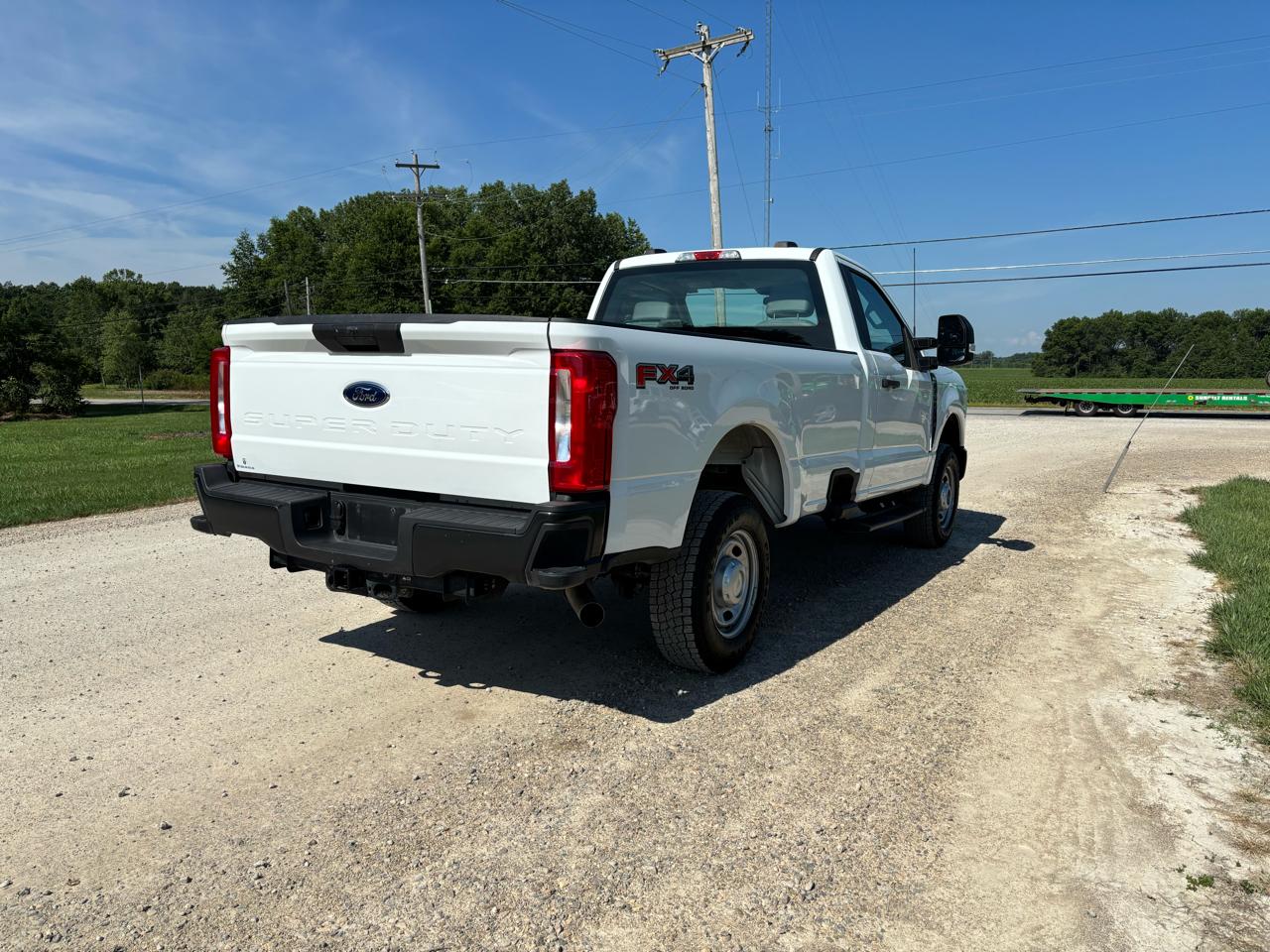 Ford Super Duty F-250 SRW XL 4WD Reg Cab 8' Box 2023
