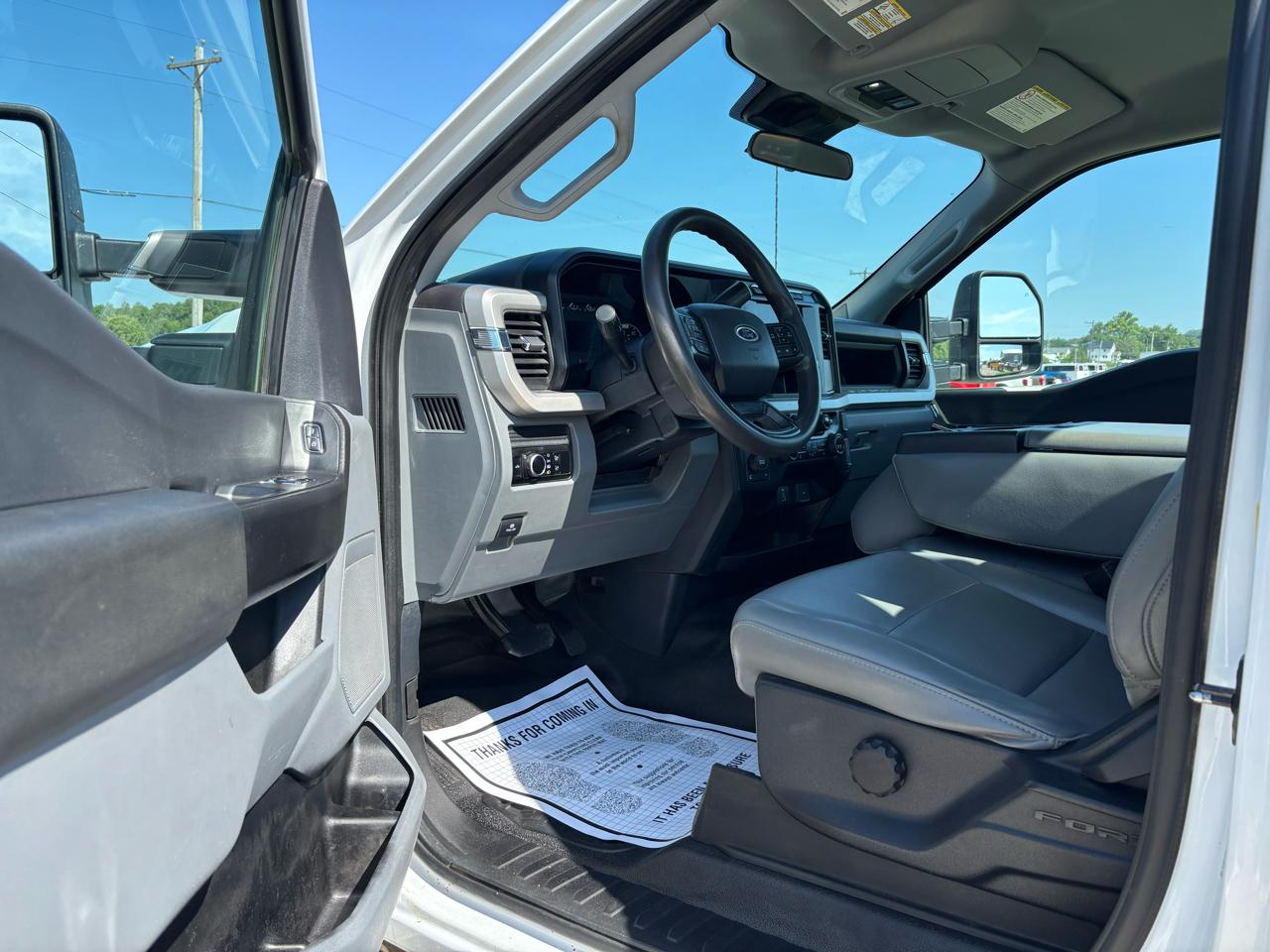 Ford Super Duty F-250 SRW XL 4WD Reg Cab 8' Box 2023