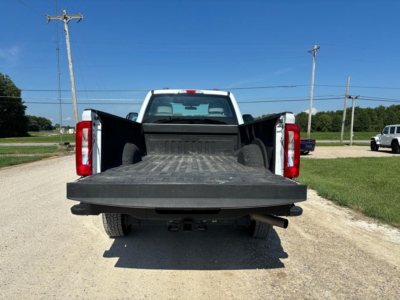 Ford Super Duty F-250 SRW XL 4WD Reg Cab 8' Box 2023