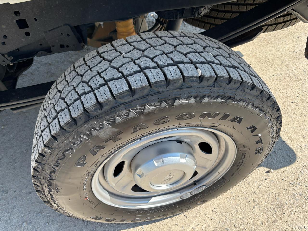 Ford Super Duty F-250 SRW XL 4WD Reg Cab 8' Box 2023