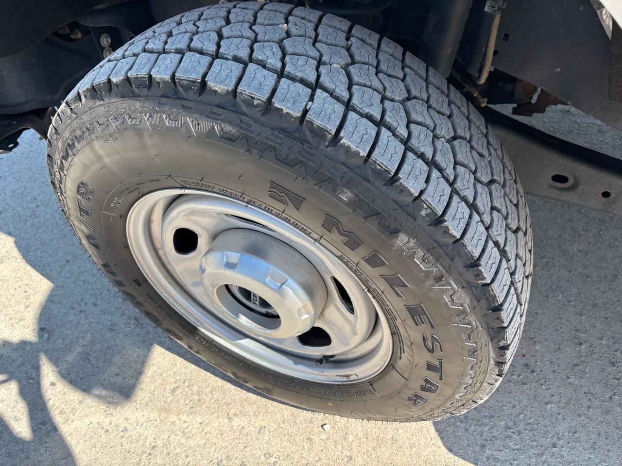 Ford Super Duty F-250 SRW XL 4WD Reg Cab 8' Box 2023