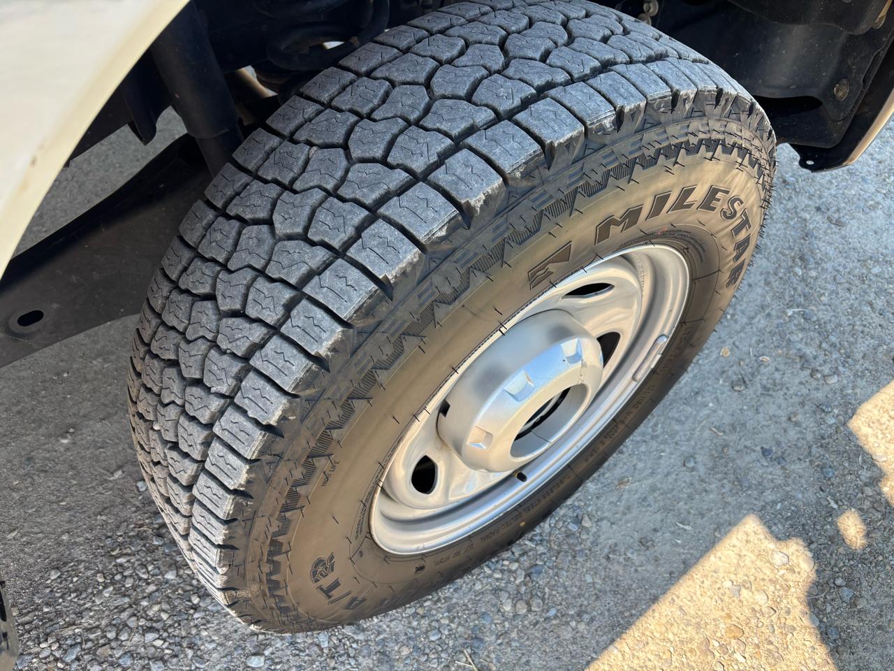 Ford Super Duty F-250 SRW XL 4WD Reg Cab 8' Box 2023