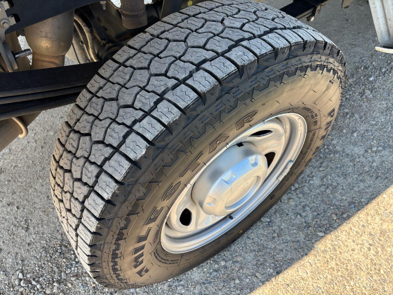 Ford Super Duty F-250 SRW XL 4WD Reg Cab 8' Box 2023