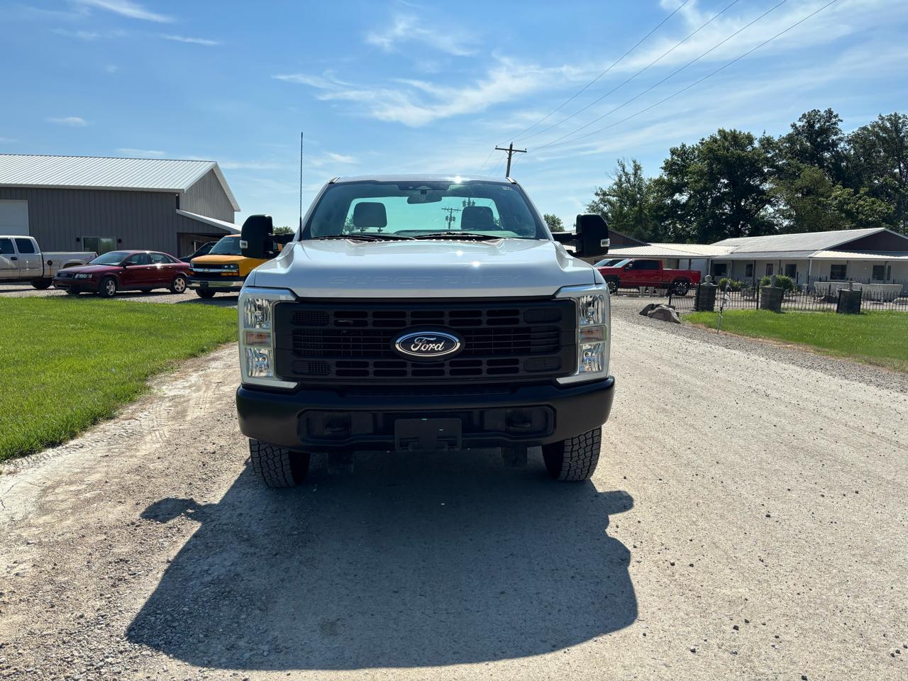 Ford Super Duty F-250 SRW XL 4WD Reg Cab 8' Box 2023