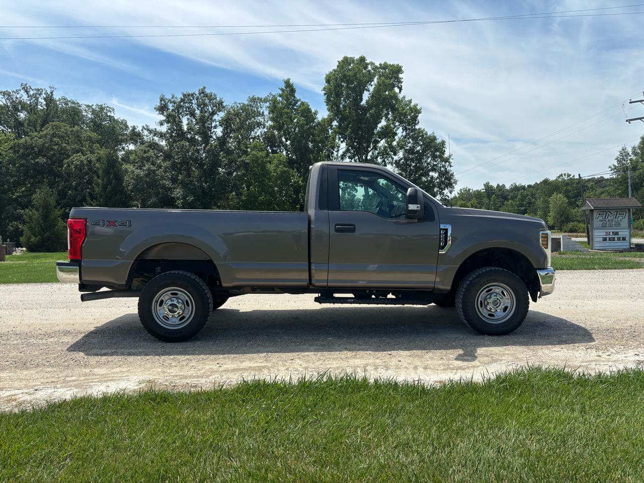 Ford Super Duty F-250 SRW XLT 4WD Reg Cab 8' Box 2019