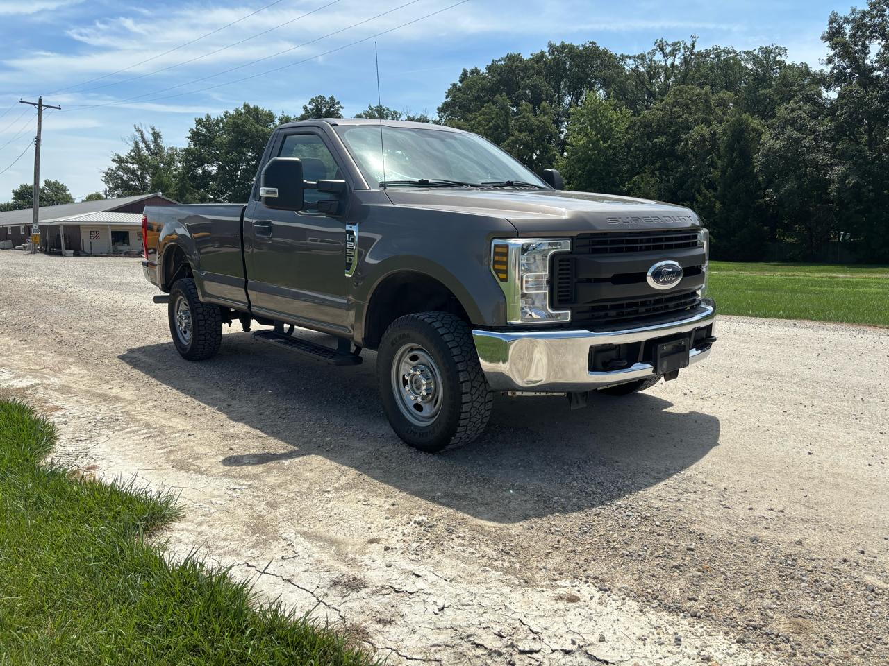 Ford Super Duty F-250 SRW XLT 4WD Reg Cab 8' Box 2019