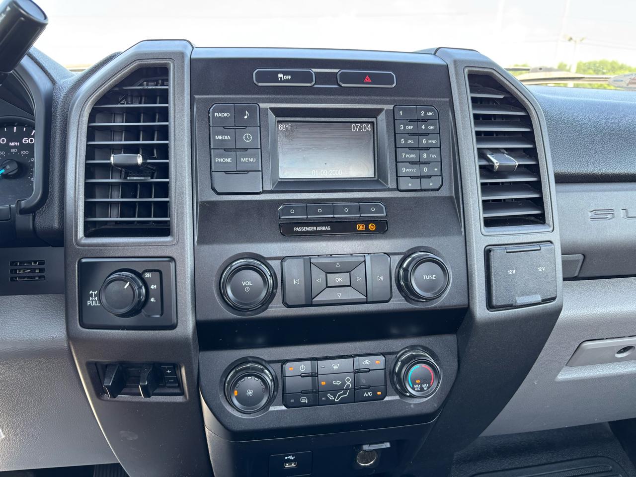 Ford Super Duty F-250 SRW XLT 4WD Reg Cab 8' Box 2019