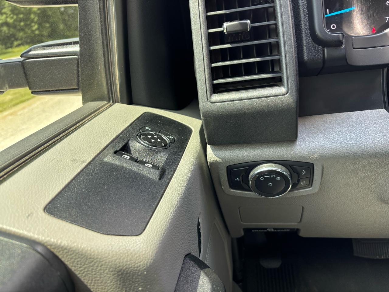 Ford Super Duty F-250 SRW XLT 4WD Reg Cab 8' Box 2021