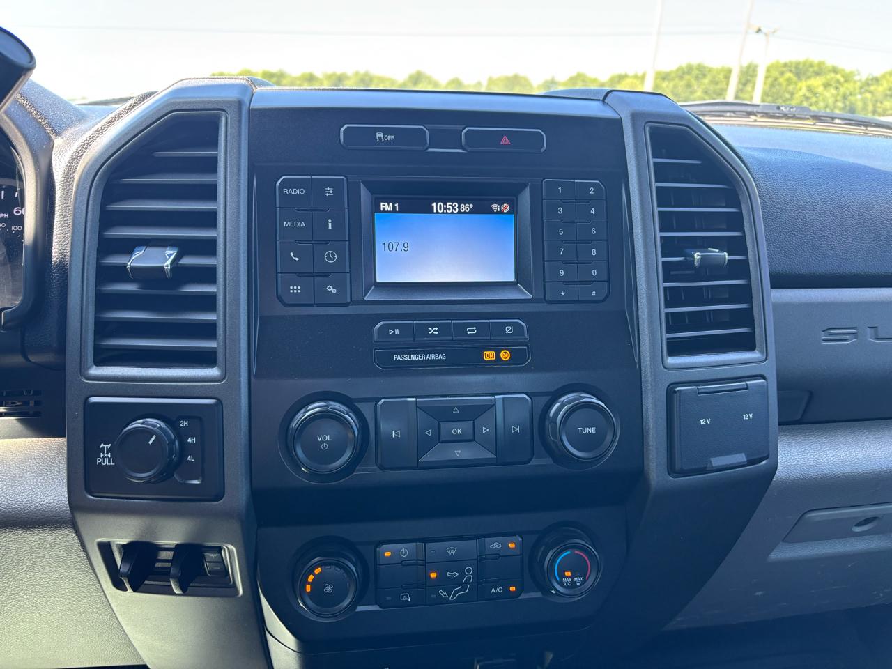 Ford Super Duty F-250 SRW XLT 4WD Reg Cab 8' Box 2021