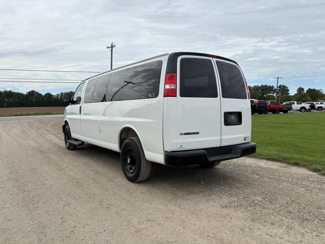 Chevrolet Express Passenger RWD 3500 155" LS 2025
