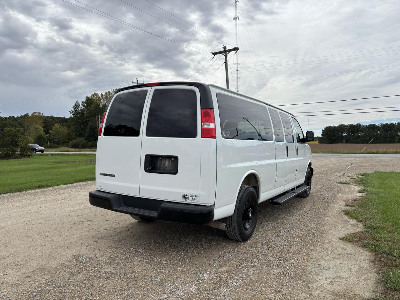 Chevrolet Express Passenger RWD 3500 155" LS 2025