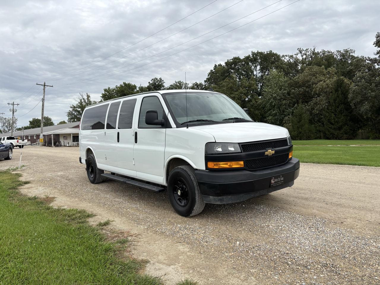 Chevrolet Express Passenger RWD 3500 155" LS 2025