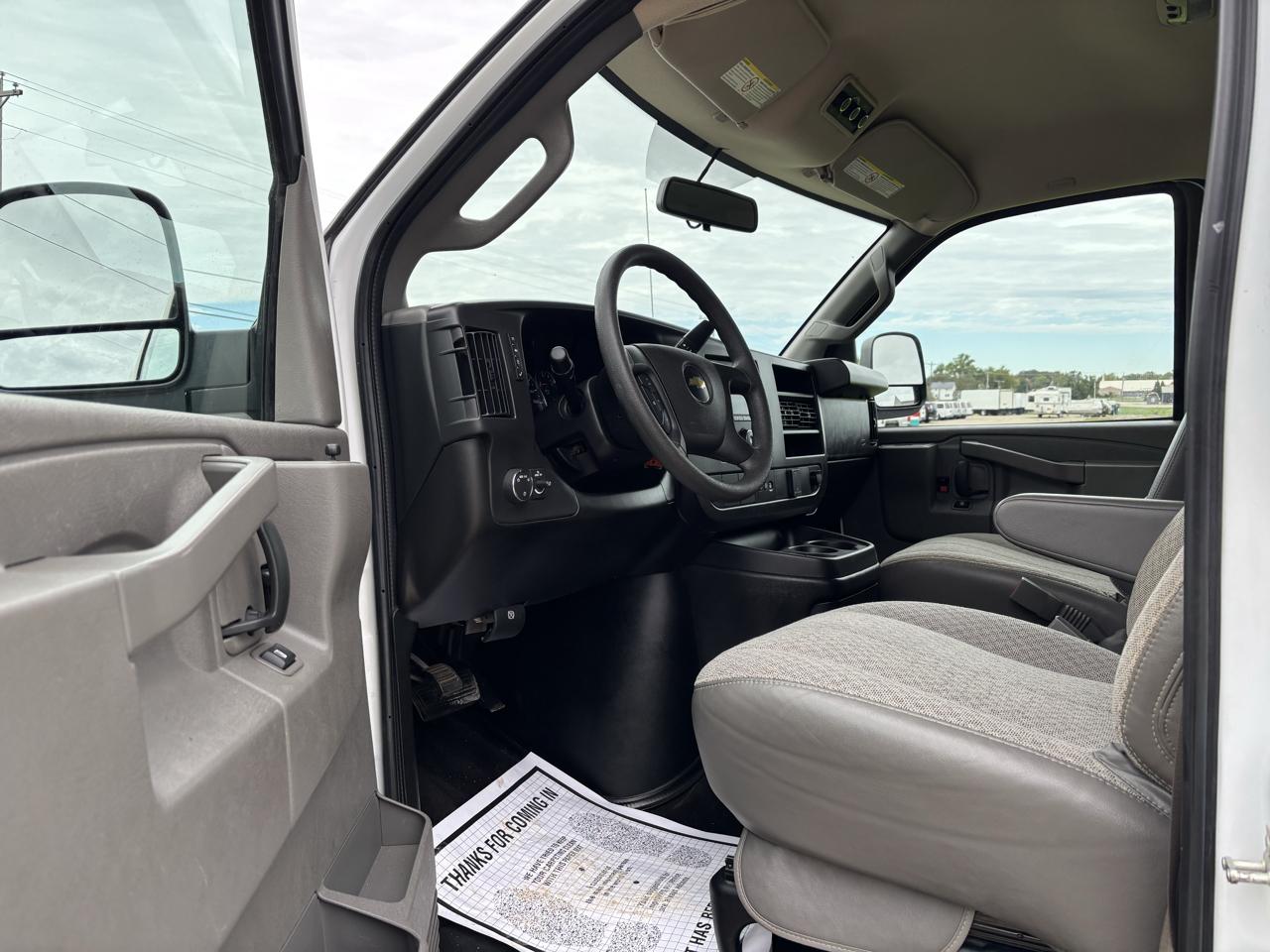 Chevrolet Express Passenger RWD 3500 155" LS 2025