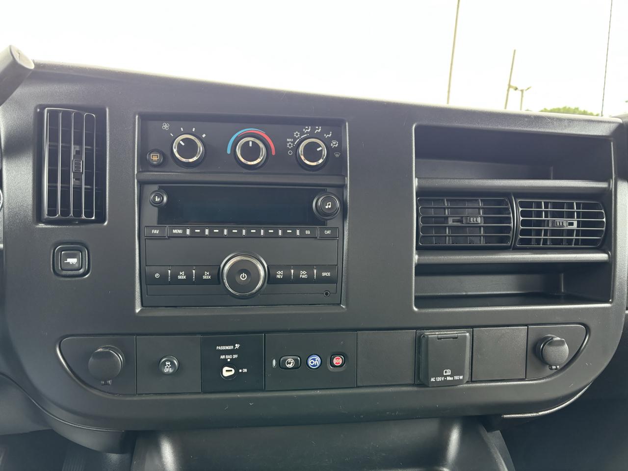 Chevrolet Express Passenger RWD 3500 155" LS 2025