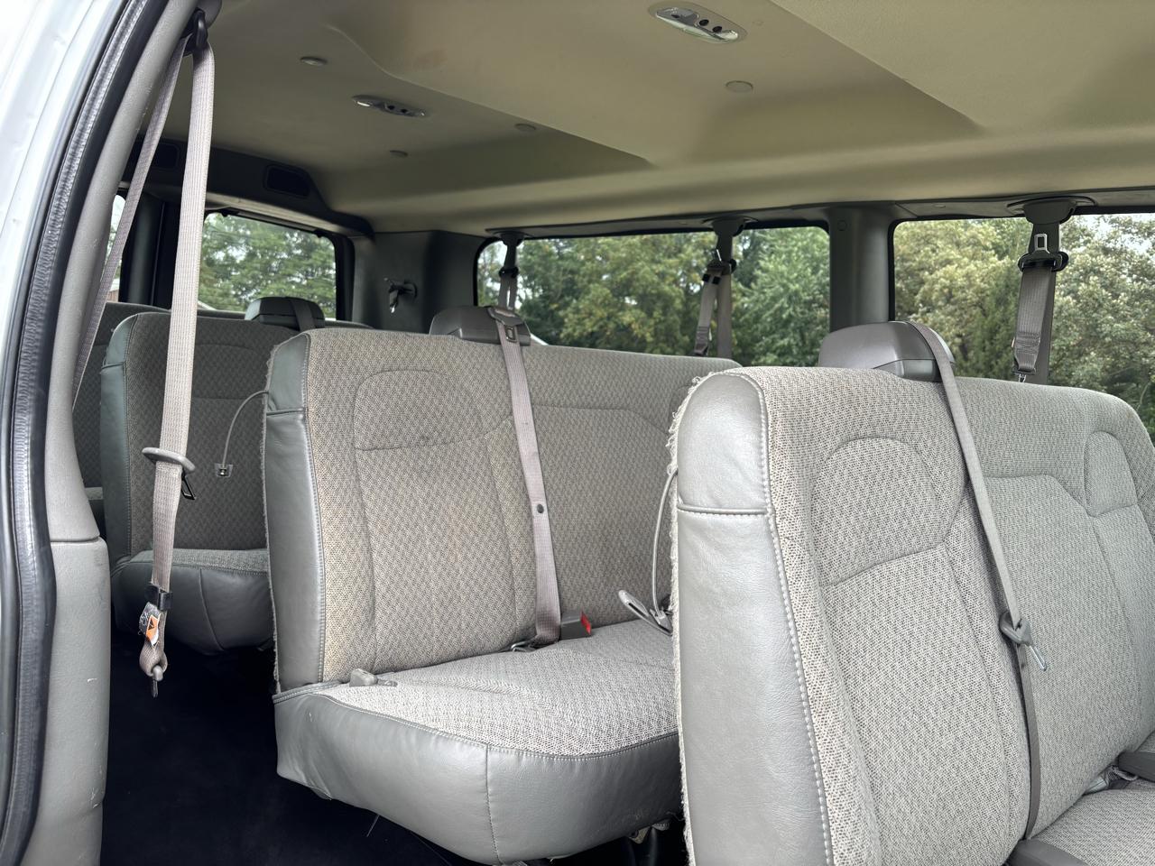 Chevrolet Express Passenger RWD 3500 155" LS 2025