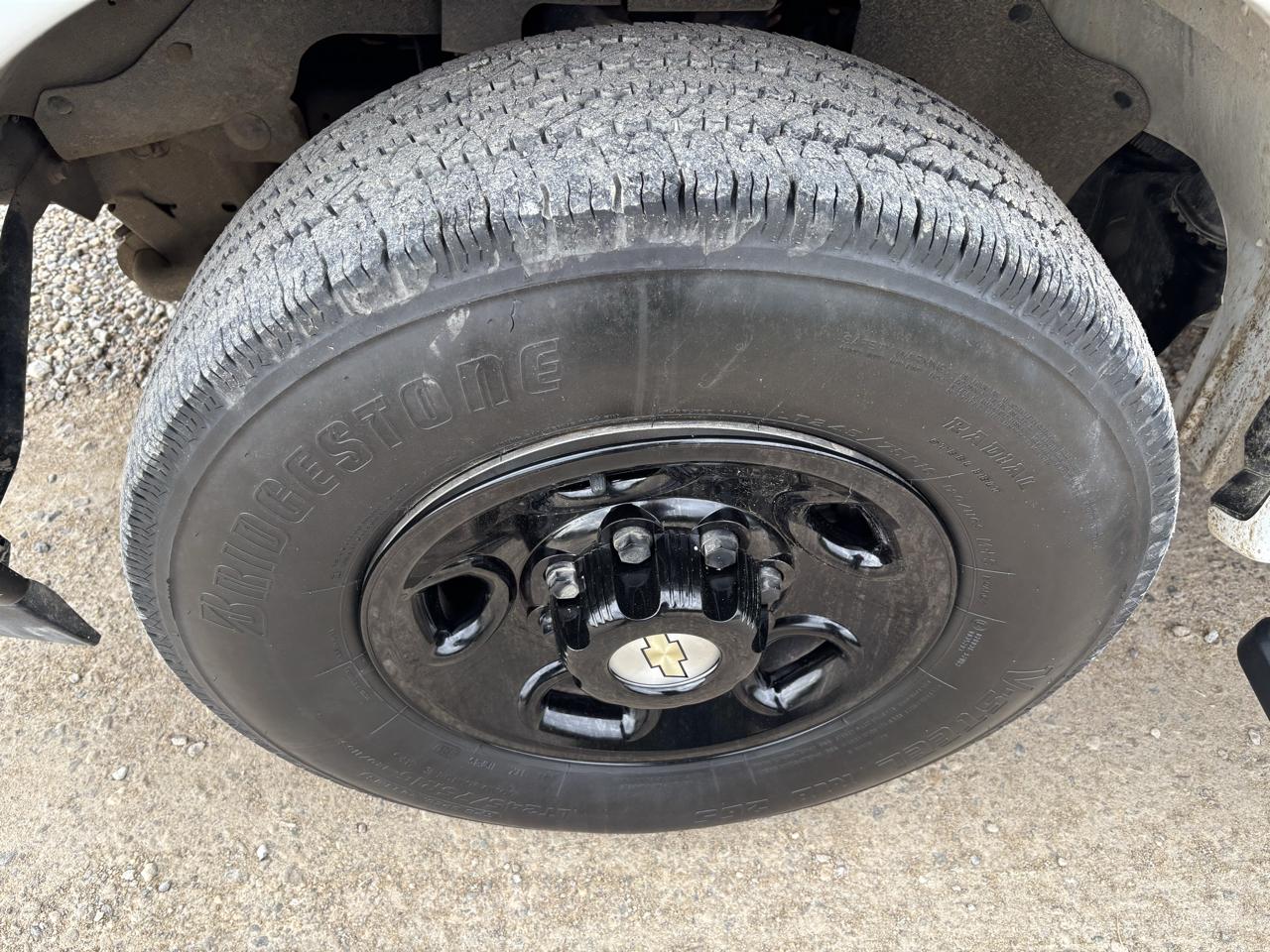 Chevrolet Express Passenger RWD 3500 155" LS 2025