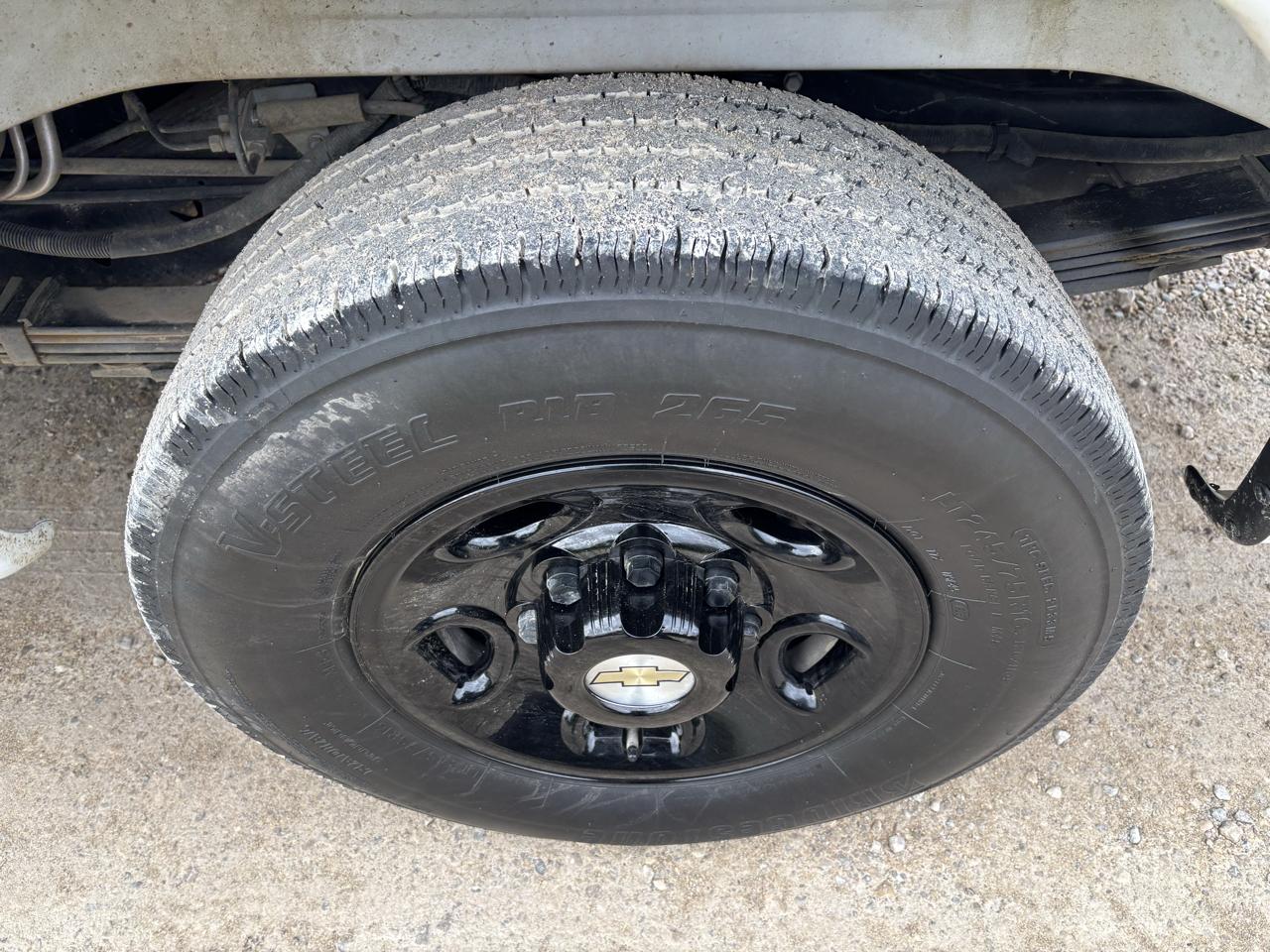 Chevrolet Express Passenger RWD 3500 155" LS 2025