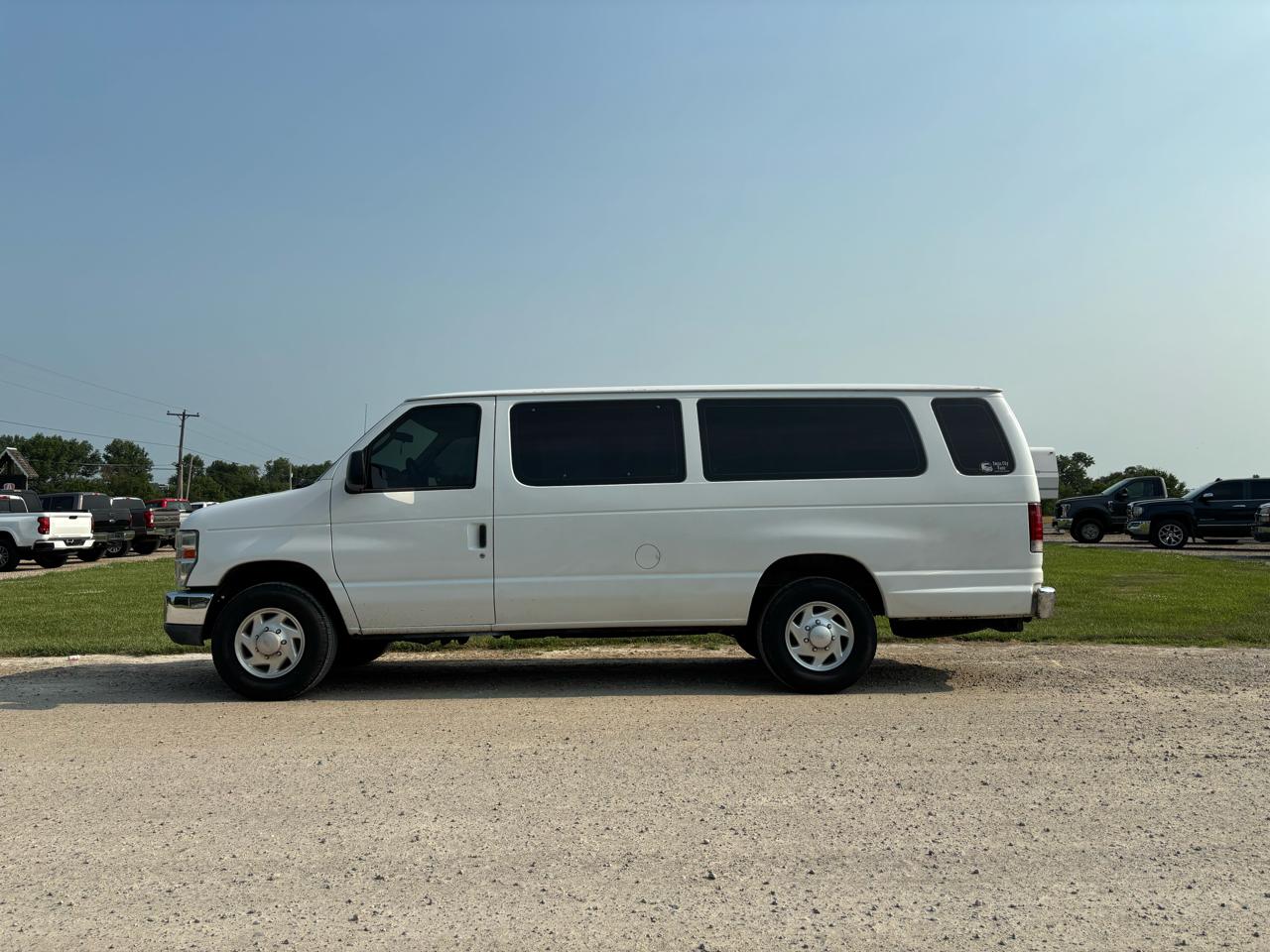 Ford Econoline Wagon E-350 Super Duty Ext XLT 2013