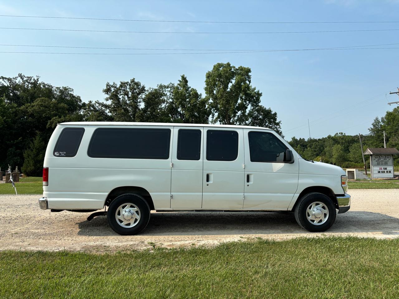 Ford Econoline Wagon E-350 Super Duty Ext XLT 2013
