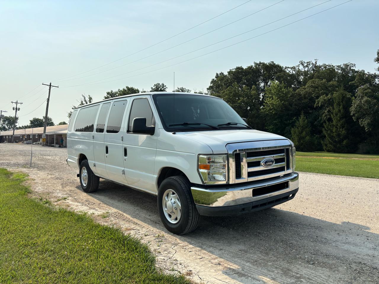 Ford Econoline Wagon E-350 Super Duty Ext XLT 2013