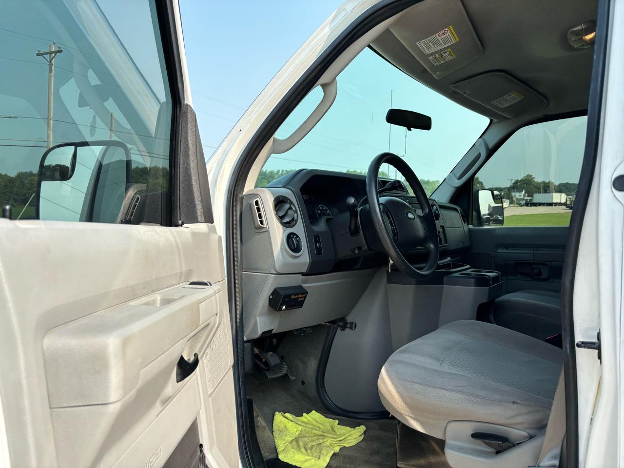 Ford Econoline Wagon E-350 Super Duty Ext XLT 2013