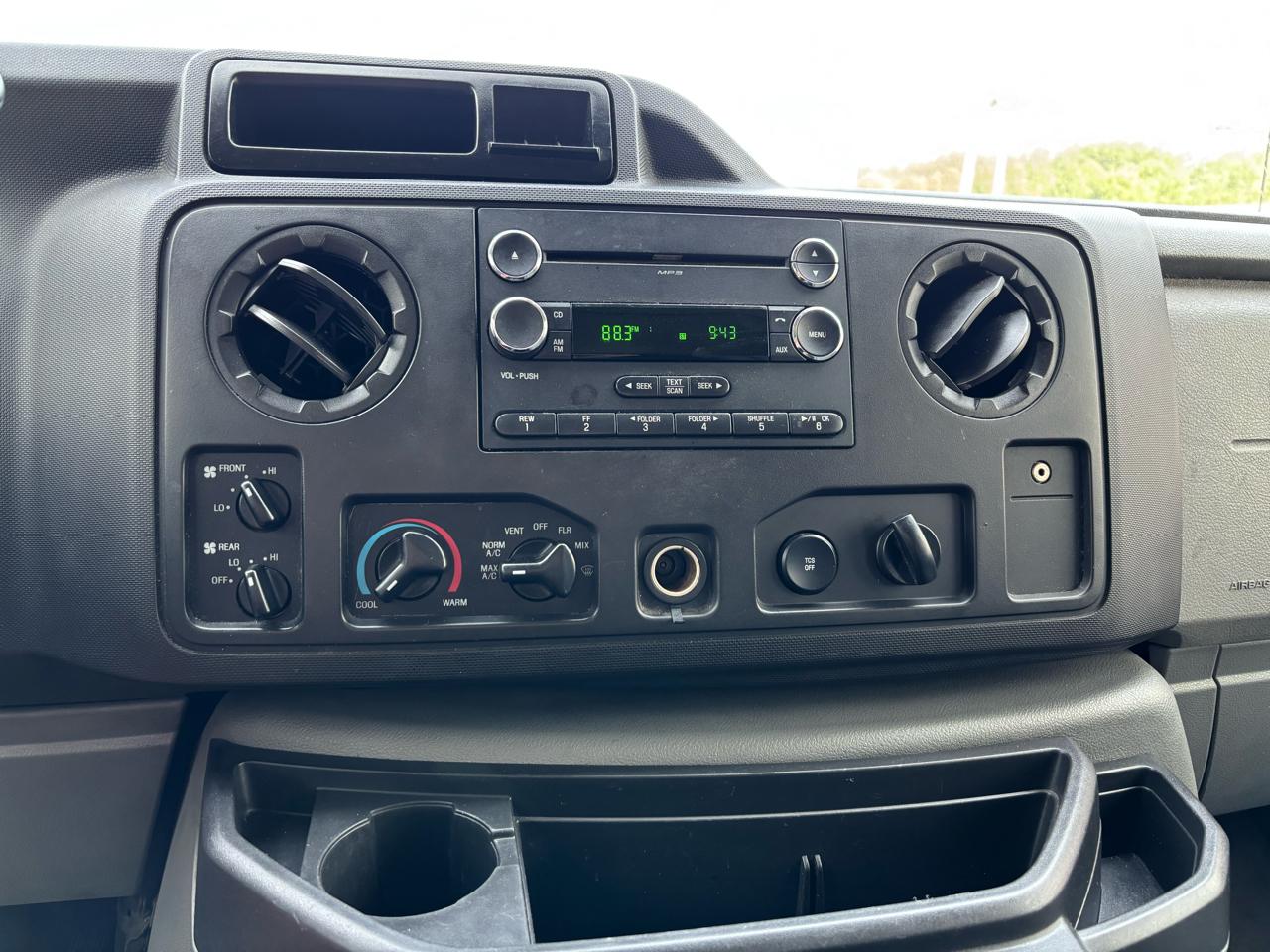 Ford Econoline Wagon E-350 Super Duty Ext XLT 2013