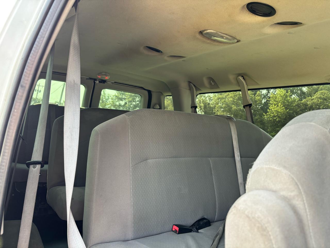 Ford Econoline Wagon E-350 Super Duty Ext XLT 2013