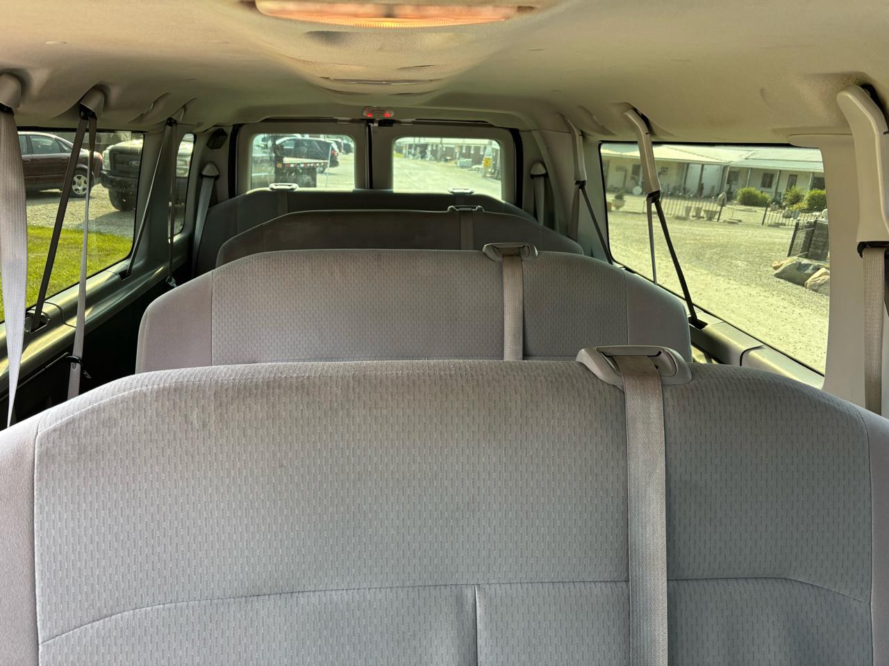 Ford Econoline Wagon E-350 Super Duty Ext XLT 2013