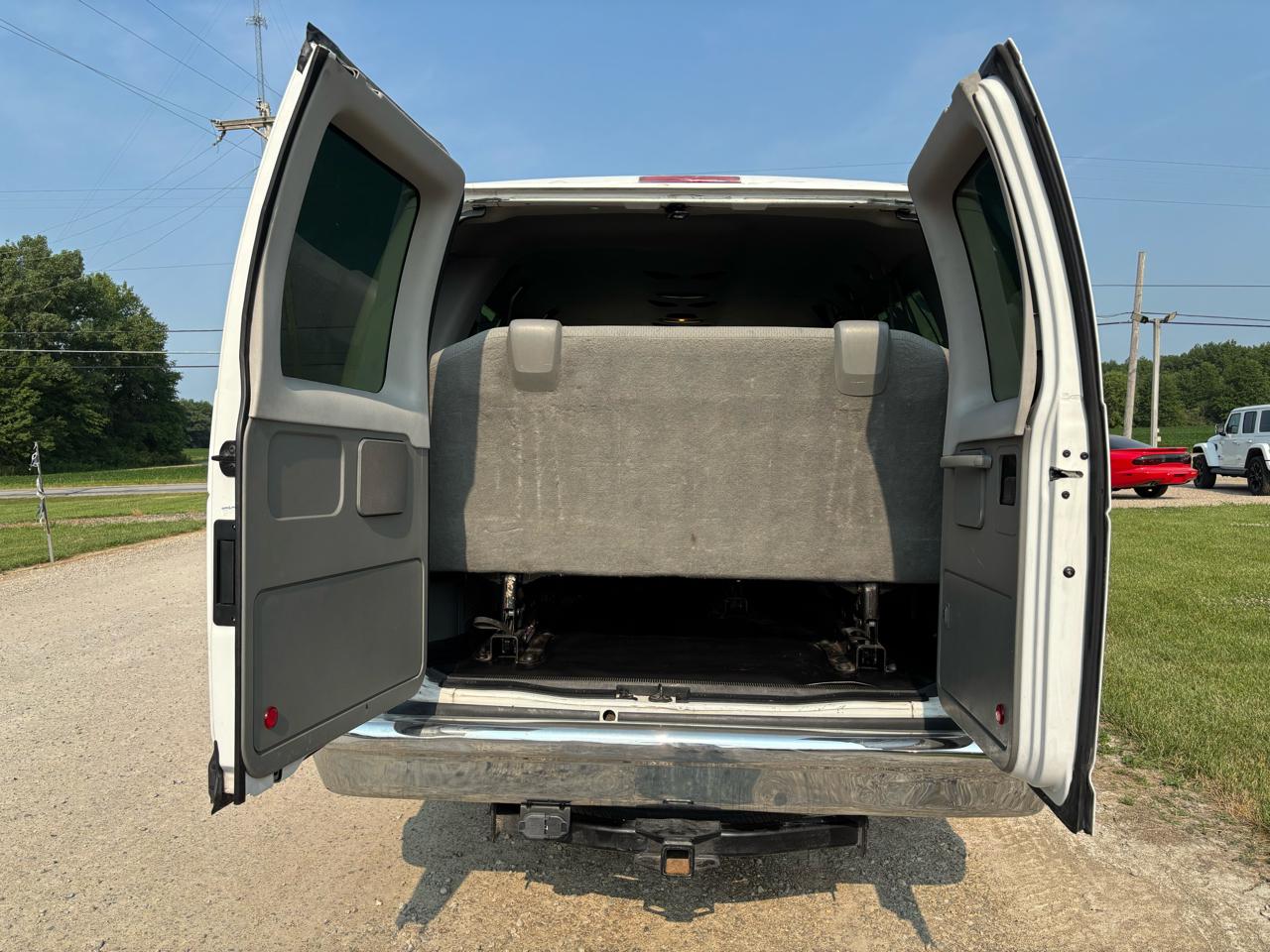Ford Econoline Wagon E-350 Super Duty Ext XLT 2013