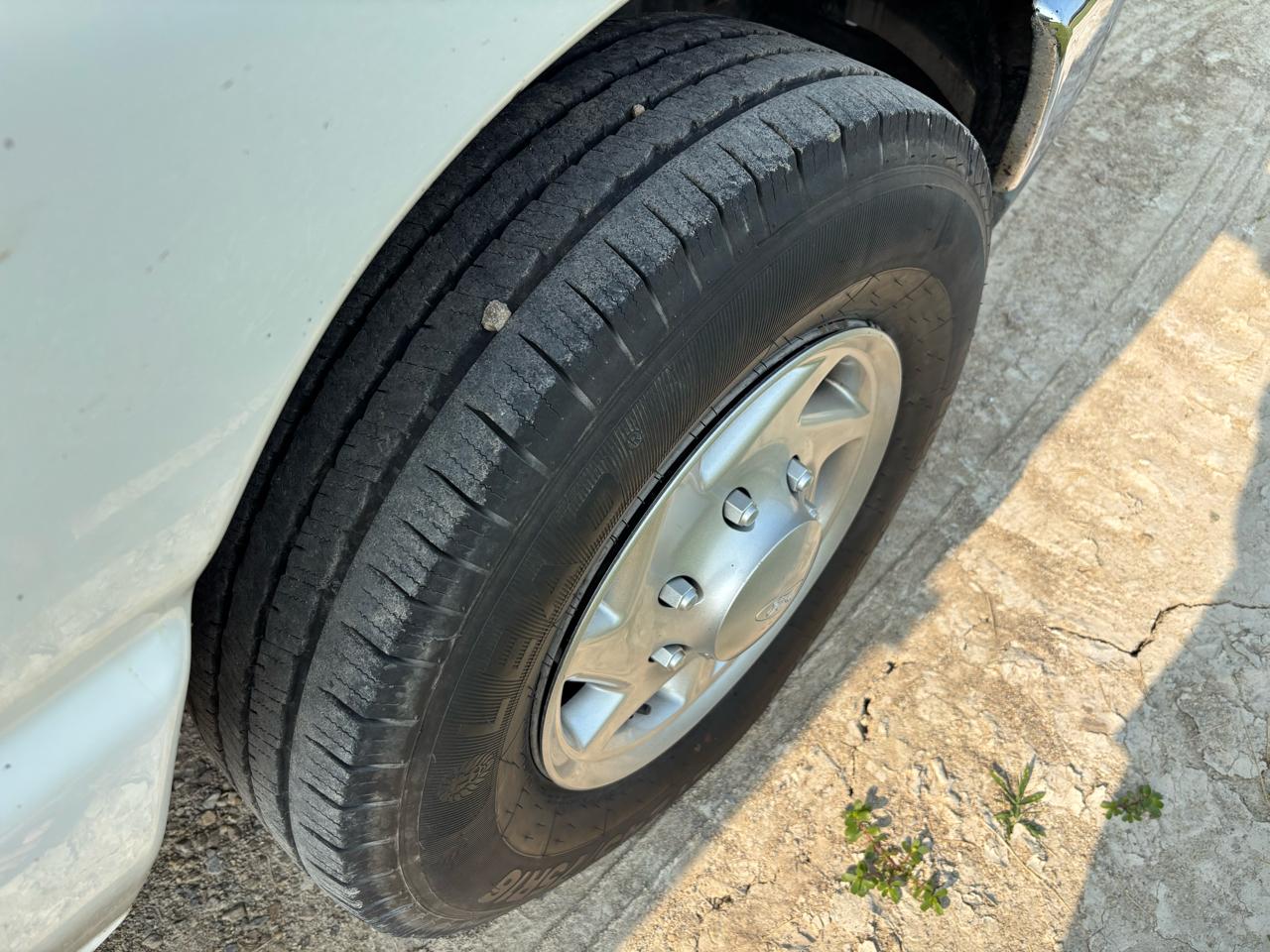Ford Econoline Wagon E-350 Super Duty Ext XLT 2013
