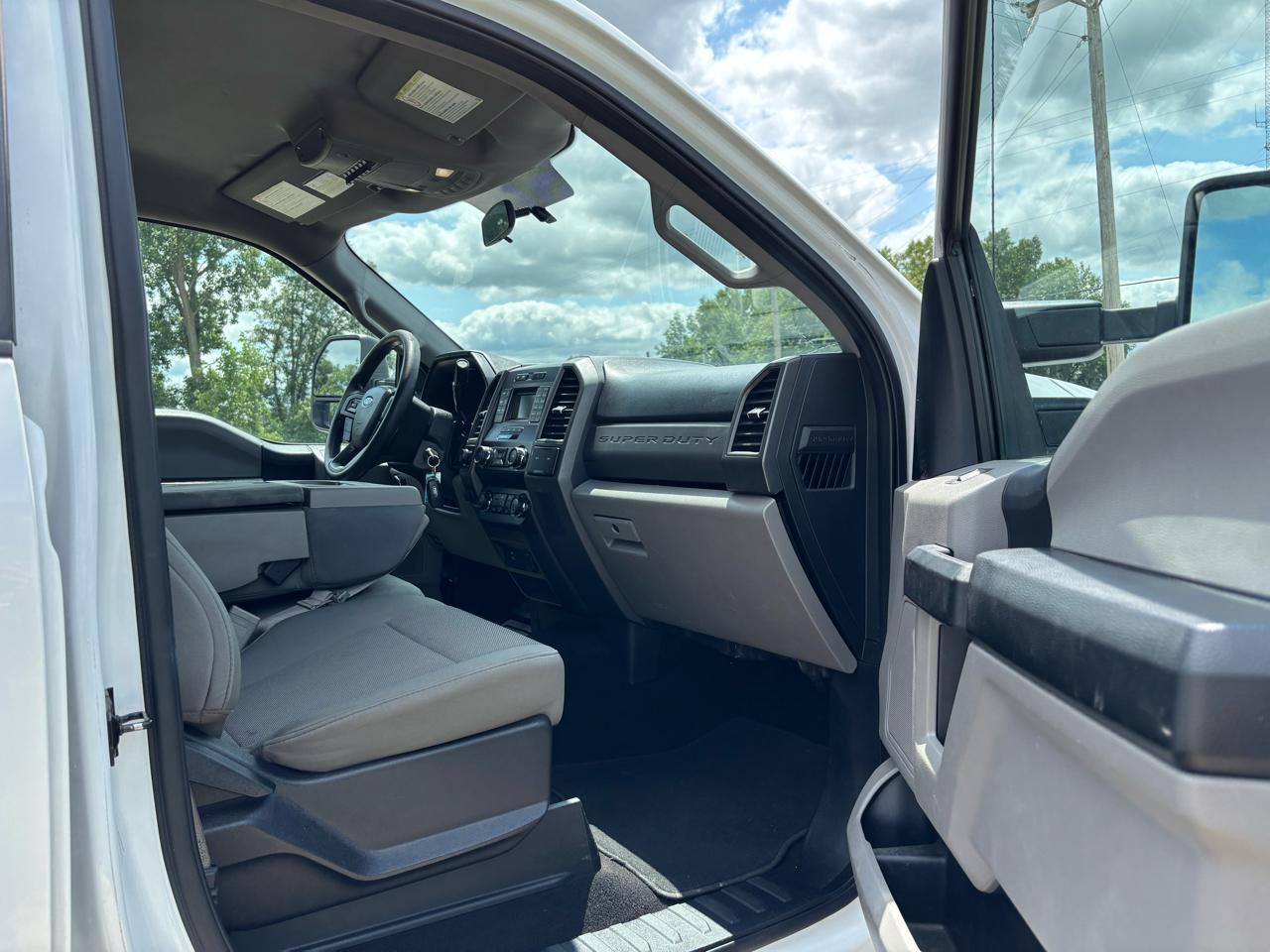 Ford Super Duty F-350 DRW XLT 4WD SuperCab 8' Box 2019