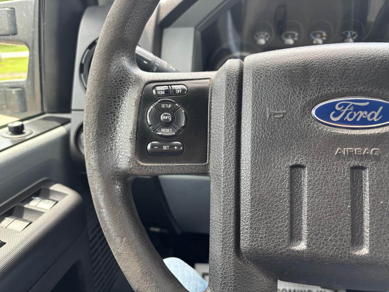 Ford Super Duty F-550 DRW 4WD Crew Cab 176" WB 60" CA XL 2014